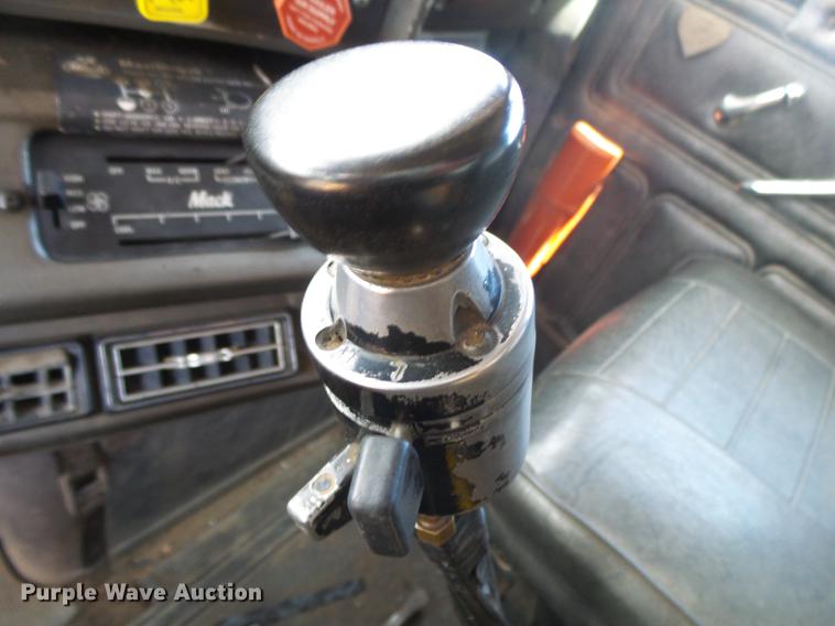 image for item DE3605 1989 Mack DM690S dump truck