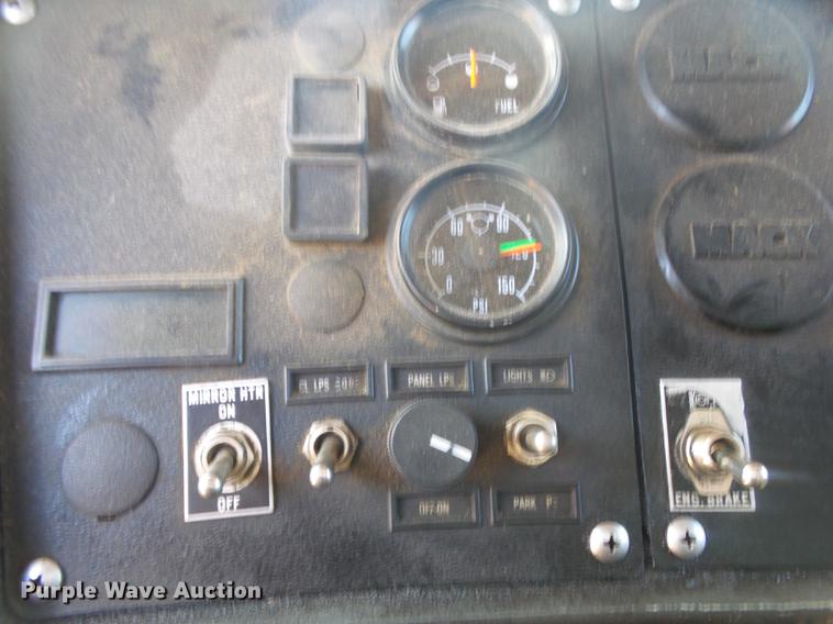 image for item DE3605 1989 Mack DM690S dump truck