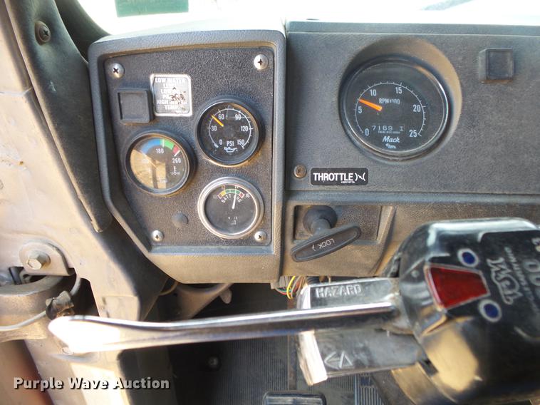 image for item DE3605 1989 Mack DM690S dump truck