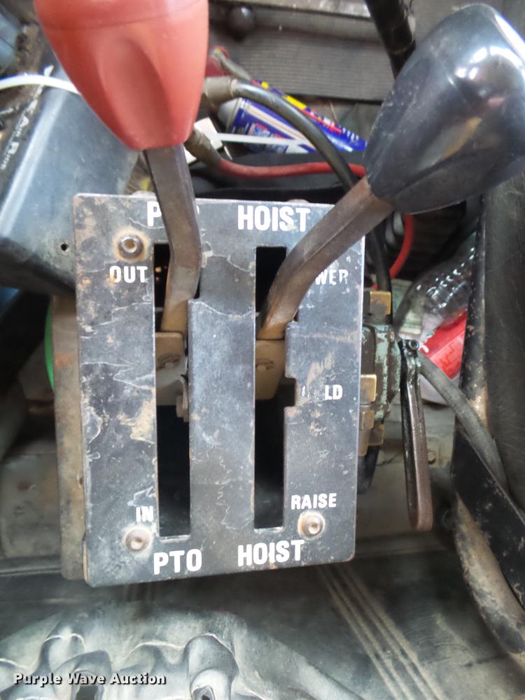 image for item DE3605 1989 Mack DM690S dump truck