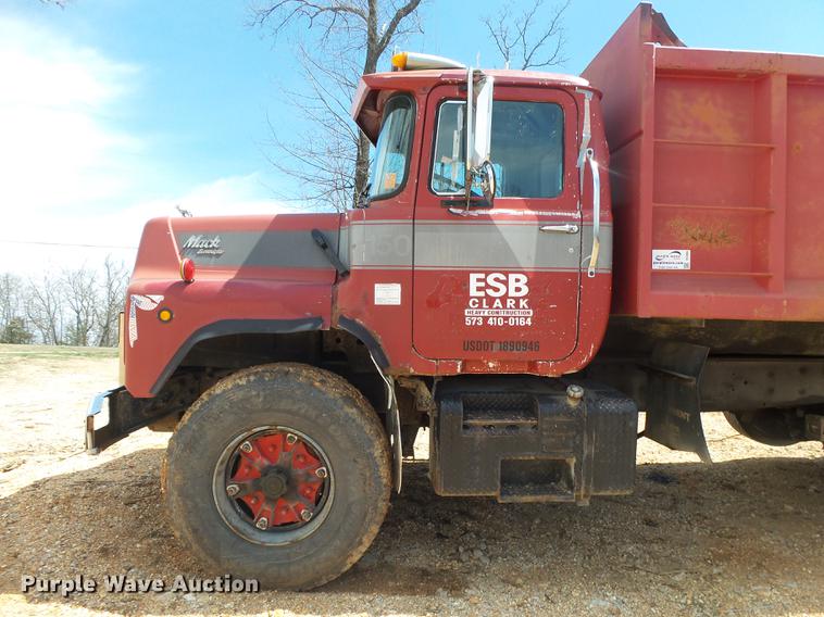 image for item DE3605 1989 Mack DM690S dump truck