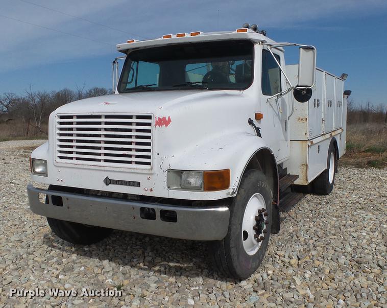 image for item DE3606 1995 International 4900 service truck