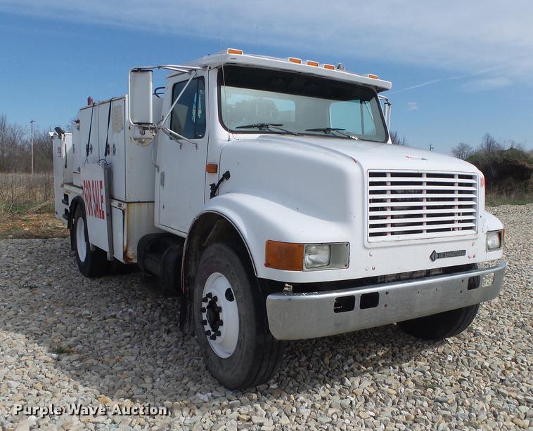 image for item DE3606 1995 International 4900 service truck