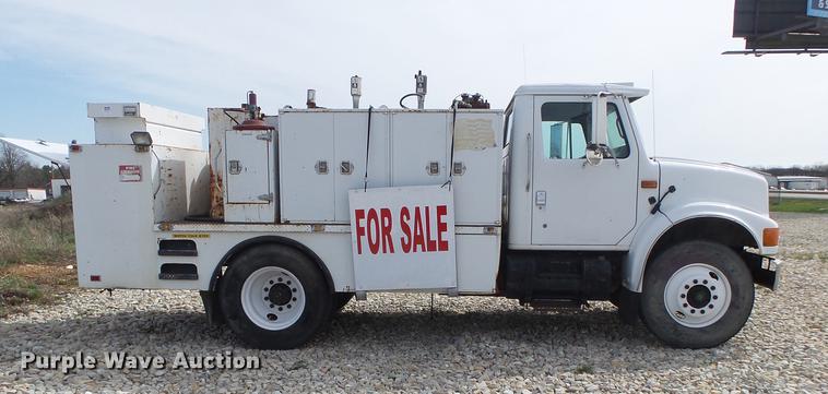 image for item DE3606 1995 International 4900 service truck