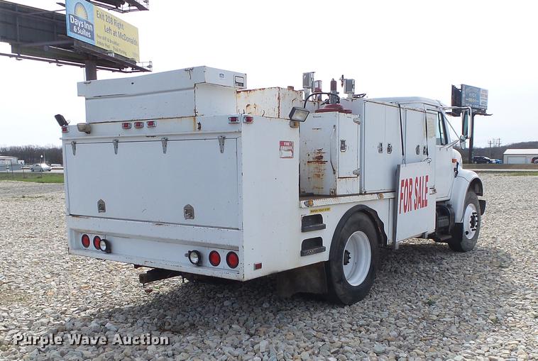 image for item DE3606 1995 International 4900 service truck