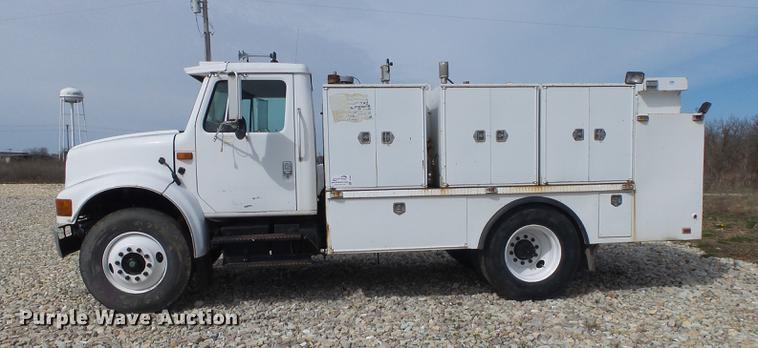image for item DE3606 1995 International 4900 service truck