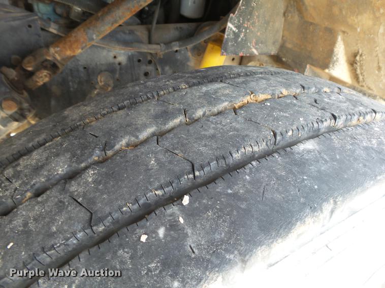 image for item DE3606 1995 International 4900 service truck