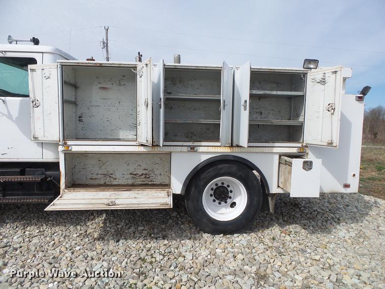 image for item DE3606 1995 International 4900 service truck