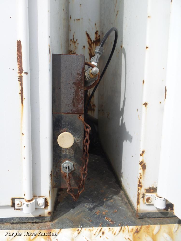 image for item DE3606 1995 International 4900 service truck