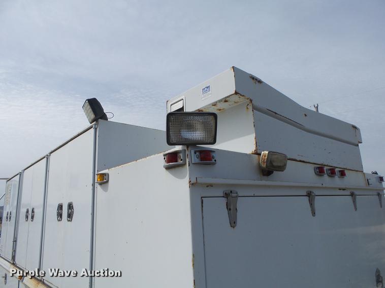 image for item DE3606 1995 International 4900 service truck