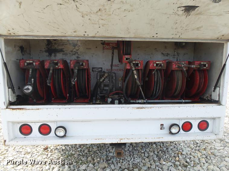 image for item DE3606 1995 International 4900 service truck