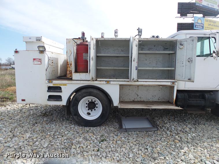 image for item DE3606 1995 International 4900 service truck