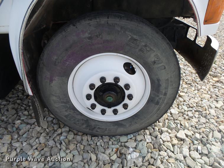 image for item DE3606 1995 International 4900 service truck