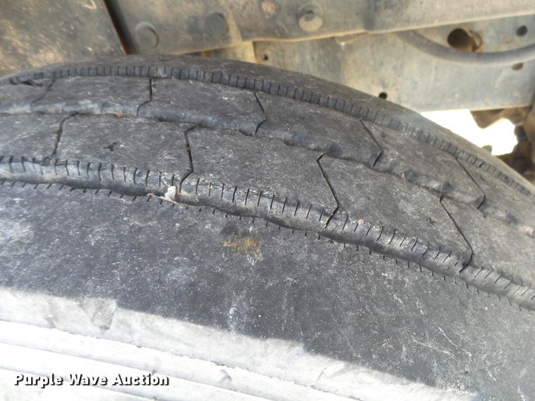 image for item DE3606 1995 International 4900 service truck