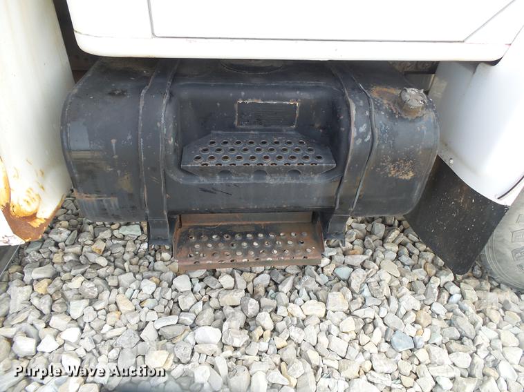 image for item DE3606 1995 International 4900 service truck