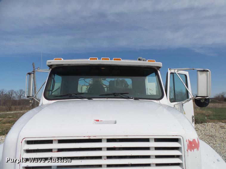 image for item DE3606 1995 International 4900 service truck