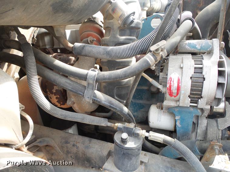 image for item DE3606 1995 International 4900 service truck