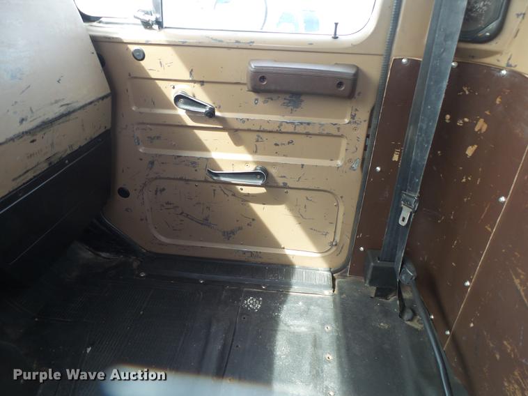 image for item DE3606 1995 International 4900 service truck