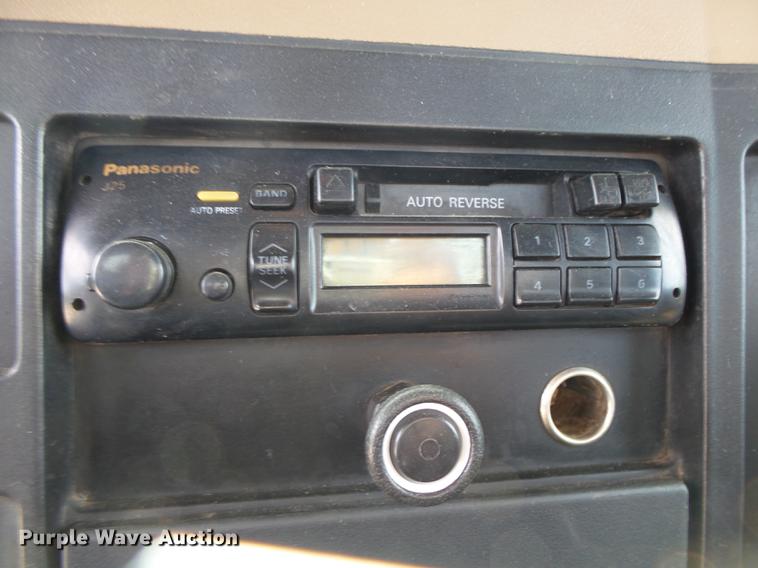 image for item DE3606 1995 International 4900 service truck