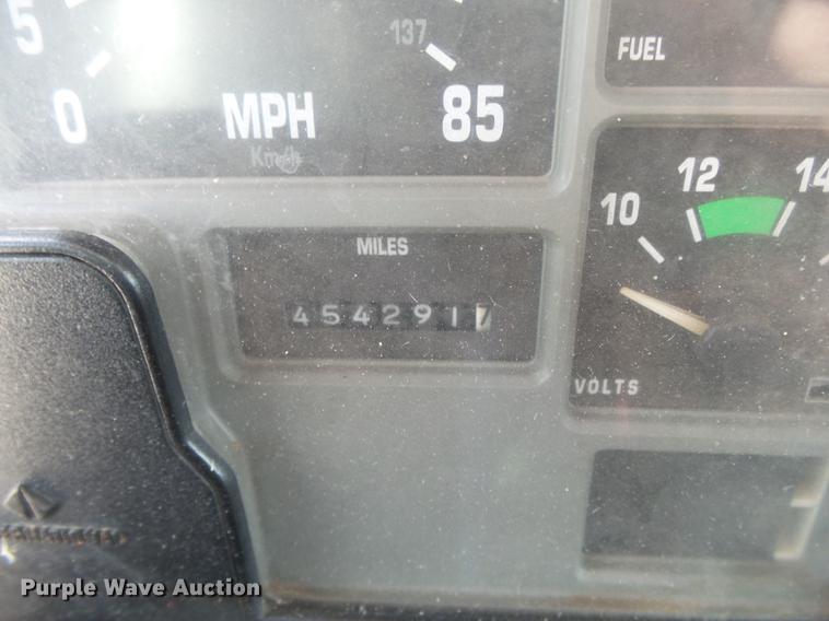 image for item DE3606 1995 International 4900 service truck