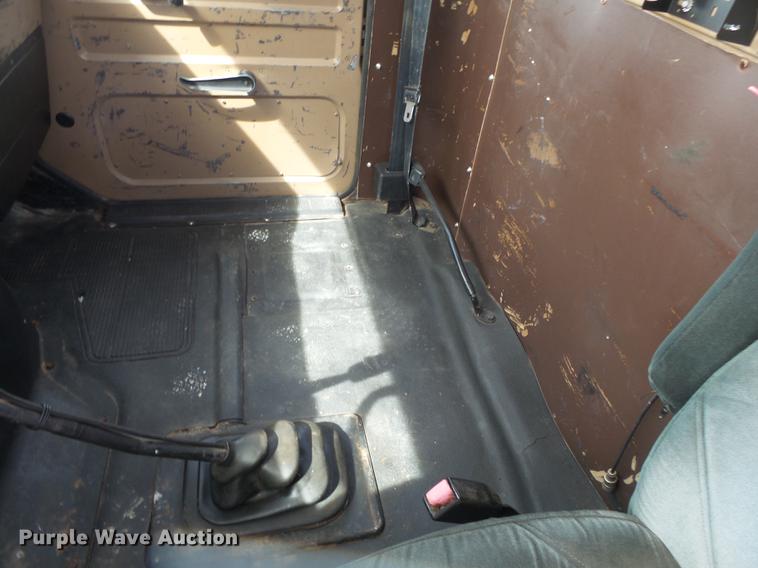 image for item DE3606 1995 International 4900 service truck