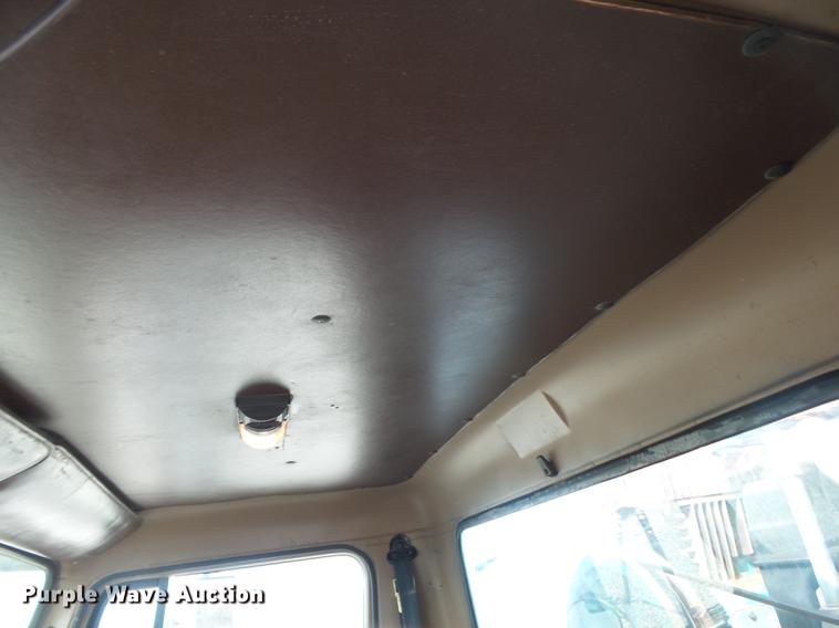 image for item DE3606 1995 International 4900 service truck