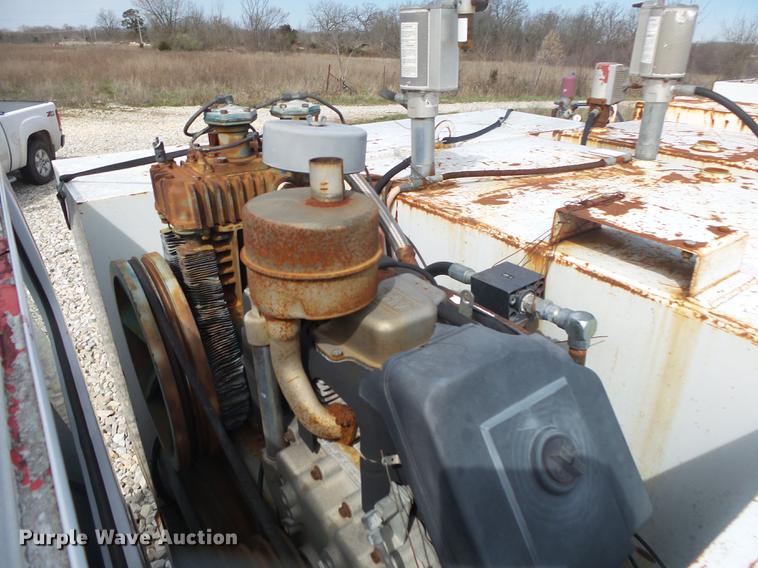 image for item DE3606 1995 International 4900 service truck