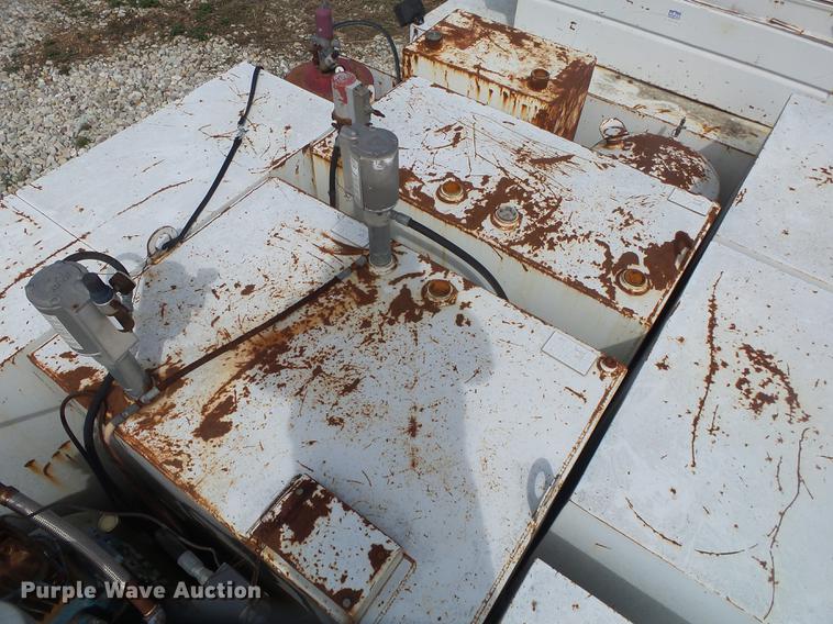 image for item DE3606 1995 International 4900 service truck