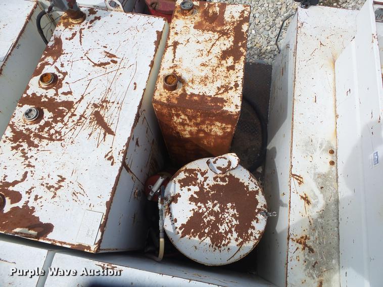 image for item DE3606 1995 International 4900 service truck