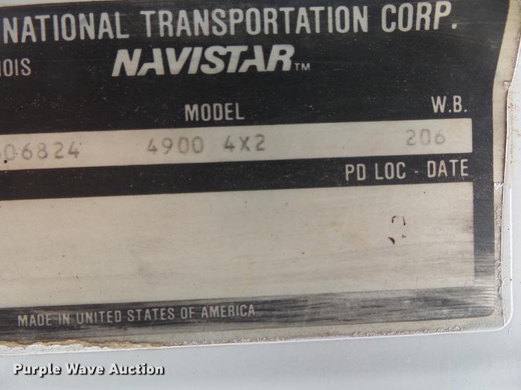 image for item DE3606 1995 International 4900 service truck