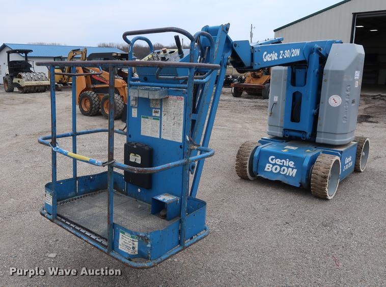 image for item DF3615 2002 Genie Z-30/20N boom lift
