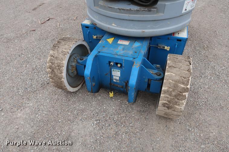 image for item DF3615 2002 Genie Z-30/20N boom lift