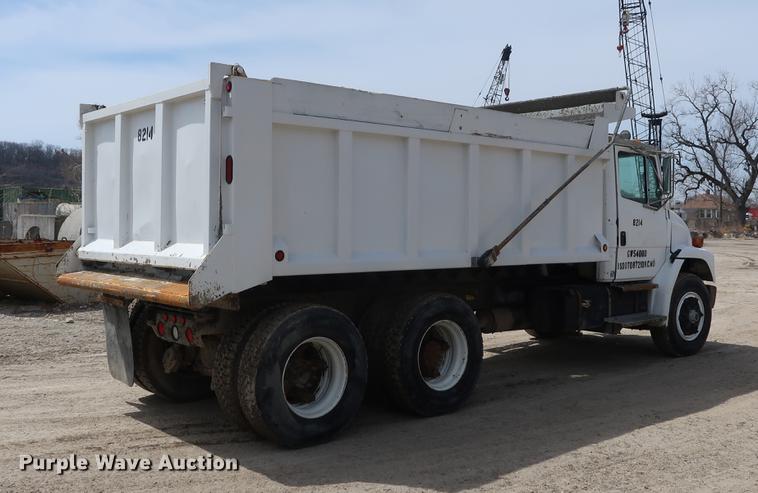 image for item DF3647 1998 Freightliner FL70 dump truck