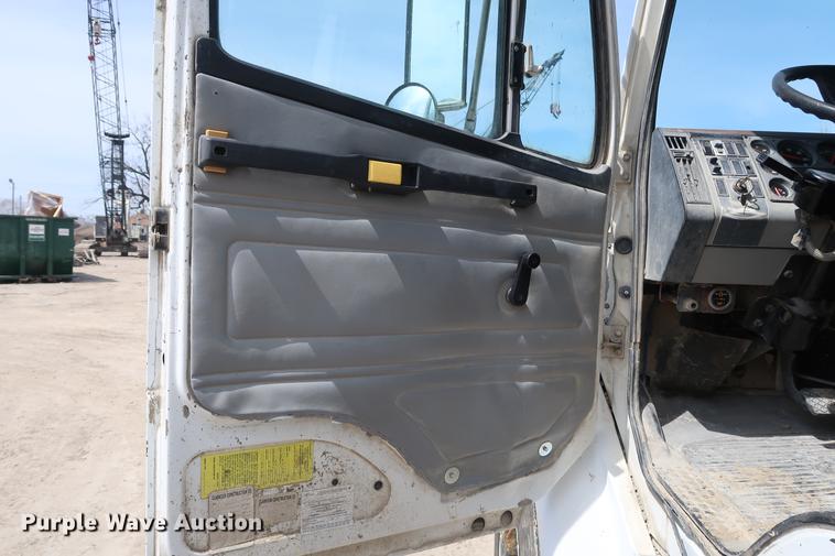 image for item DF3647 1998 Freightliner FL70 dump truck