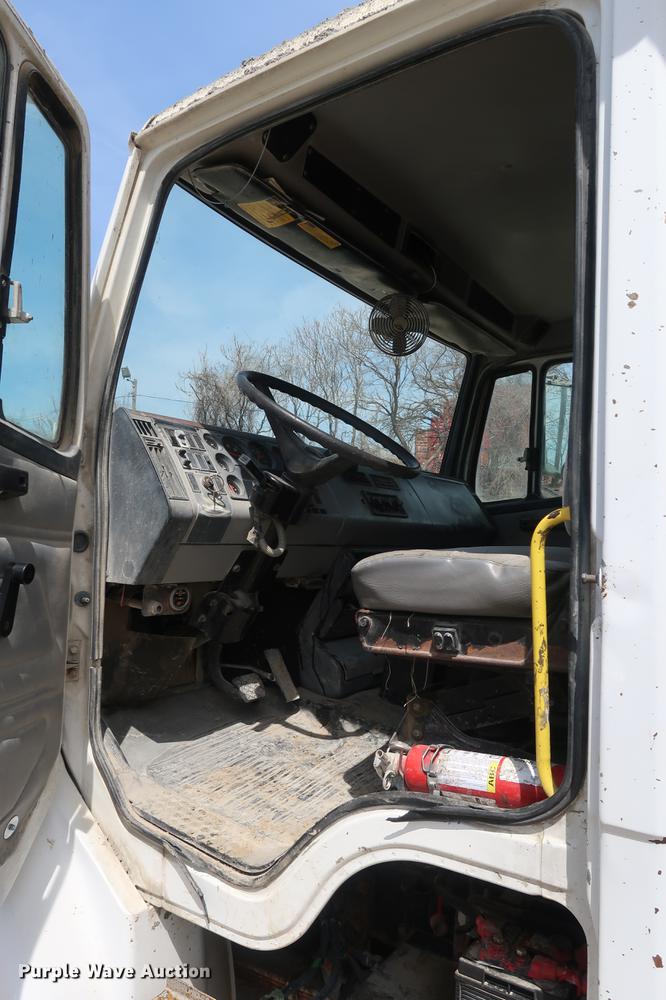 image for item DF3647 1998 Freightliner FL70 dump truck