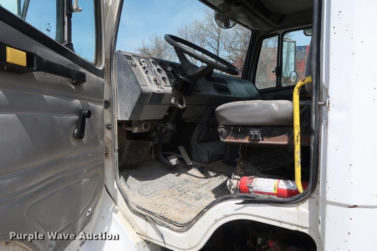 image for item DF3647 1998 Freightliner FL70 dump truck