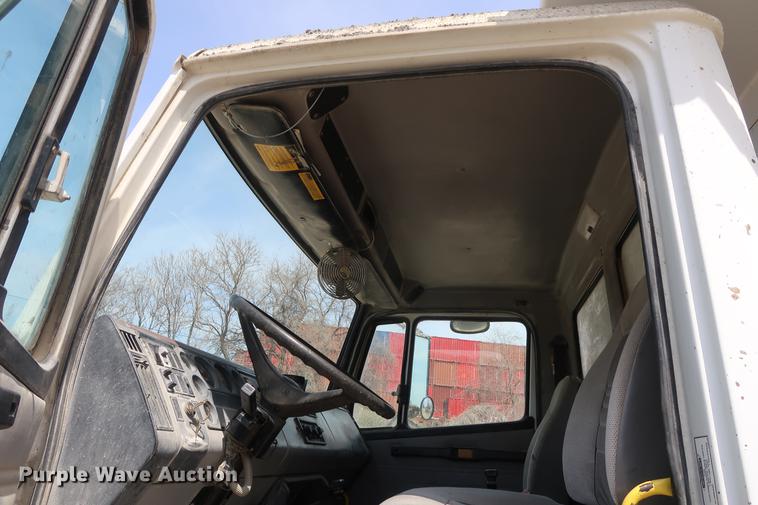 image for item DF3647 1998 Freightliner FL70 dump truck