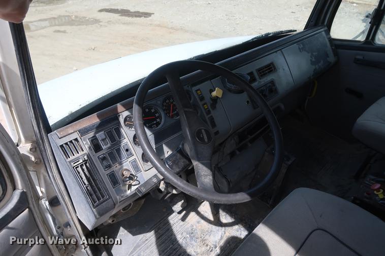 image for item DF3647 1998 Freightliner FL70 dump truck
