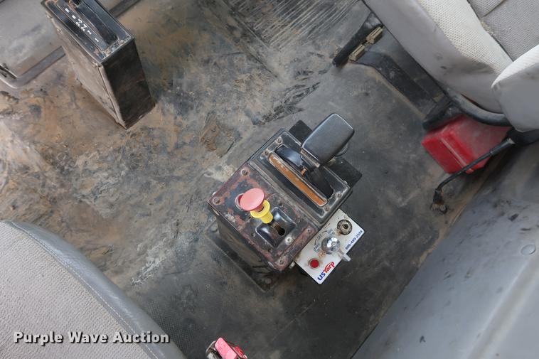 image for item DF3647 1998 Freightliner FL70 dump truck