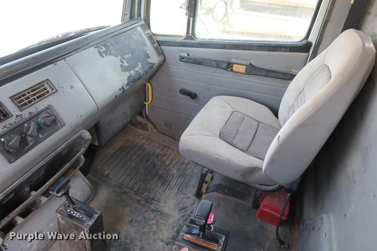 image for item DF3647 1998 Freightliner FL70 dump truck