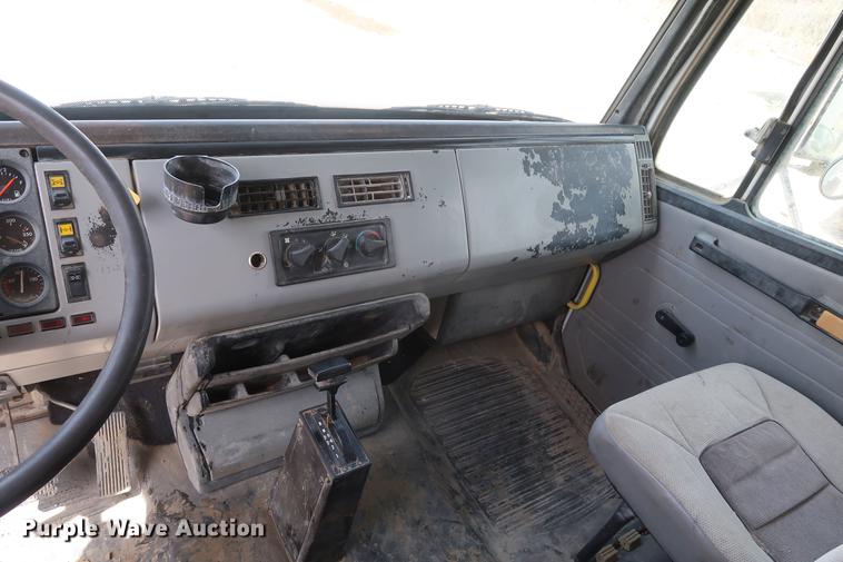 image for item DF3647 1998 Freightliner FL70 dump truck