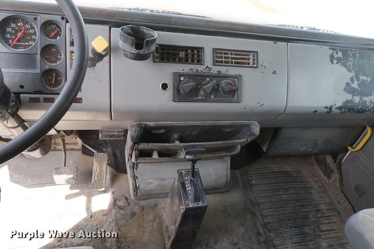 image for item DF3647 1998 Freightliner FL70 dump truck