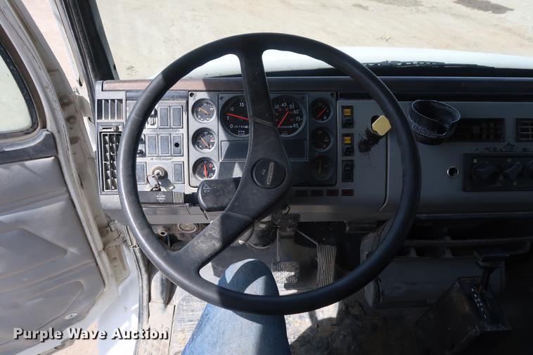 image for item DF3647 1998 Freightliner FL70 dump truck