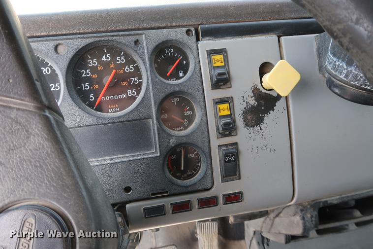 image for item DF3647 1998 Freightliner FL70 dump truck