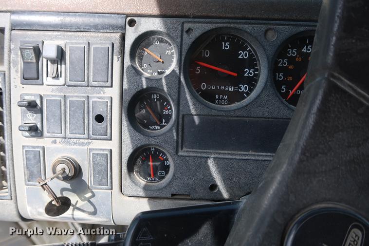 image for item DF3647 1998 Freightliner FL70 dump truck