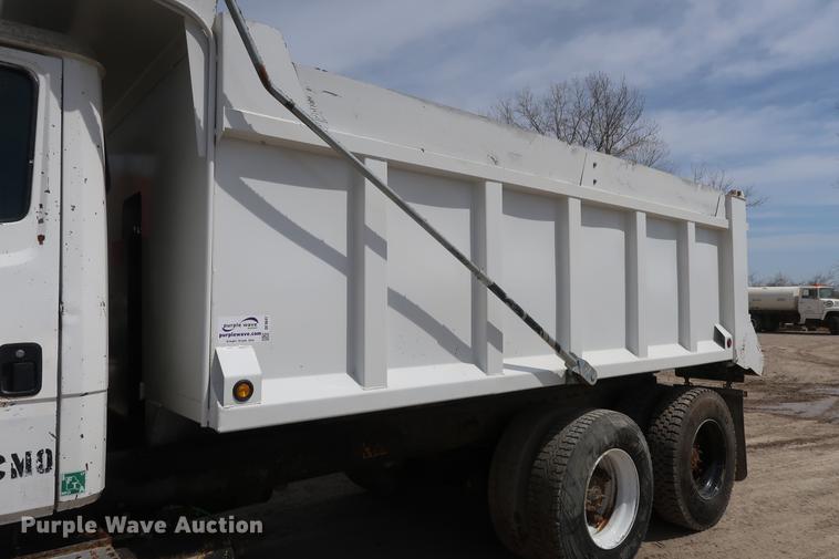 image for item DF3647 1998 Freightliner FL70 dump truck