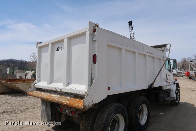 image for item DF3647 1998 Freightliner FL70 dump truck