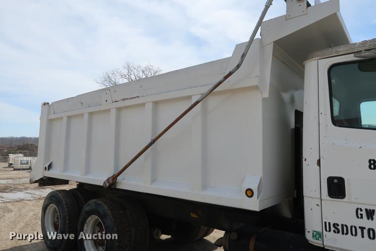 image for item DF3647 1998 Freightliner FL70 dump truck