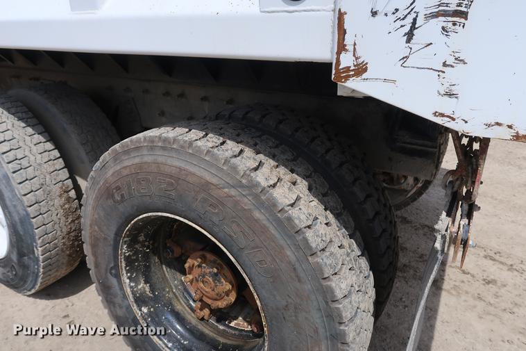 image for item DF3647 1998 Freightliner FL70 dump truck