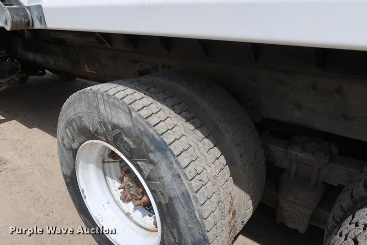 image for item DF3647 1998 Freightliner FL70 dump truck